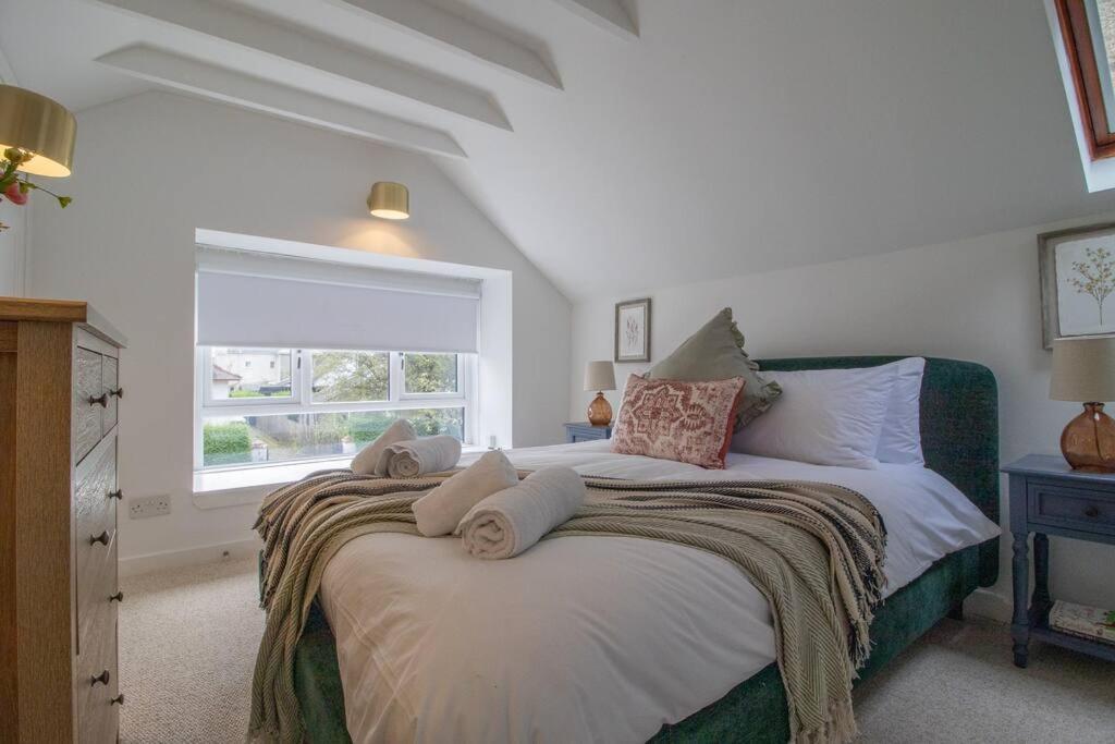 Henry Bell - Cosy 2-bedroom