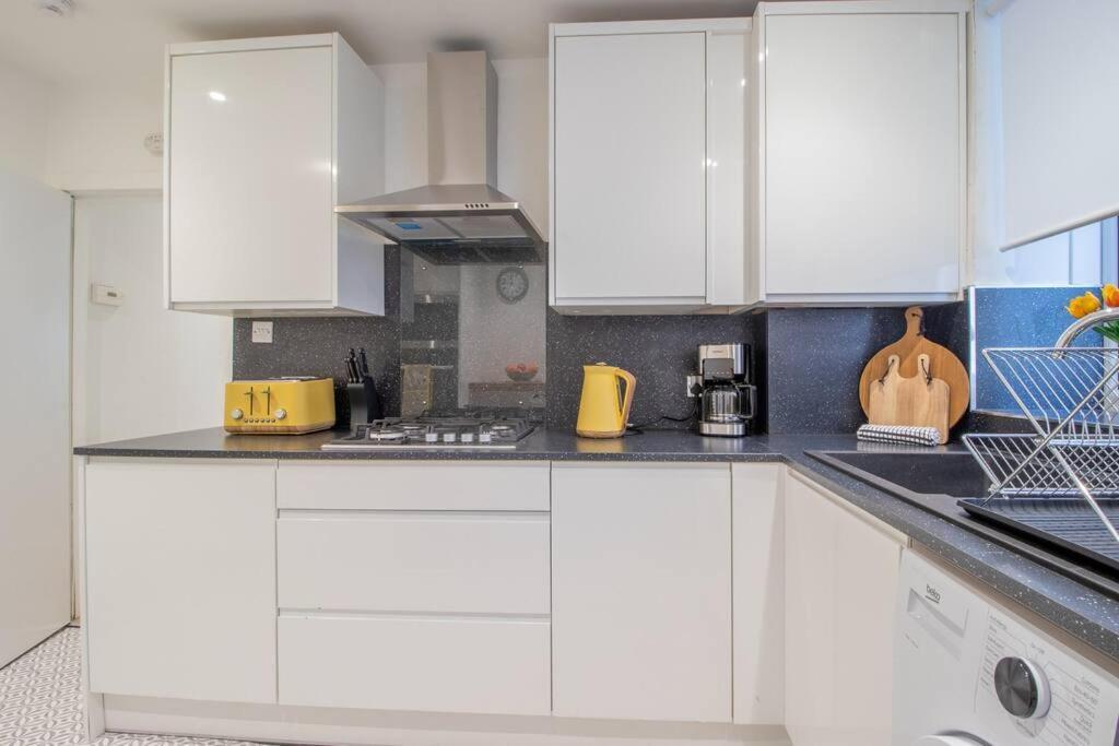 Henry Bell - Cosy 2-bedroom Apartment Helensburgh