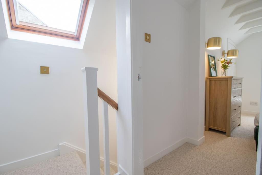 Henry Bell - Cosy 2-bedroom