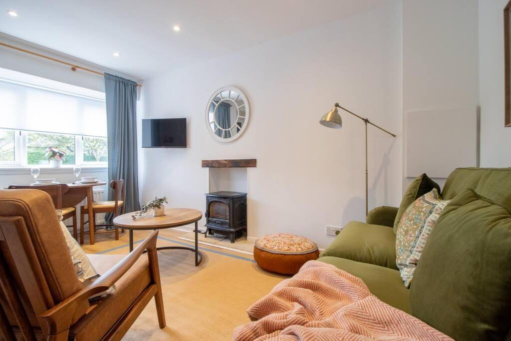 Henry Bell - Cosy 2-bedroom